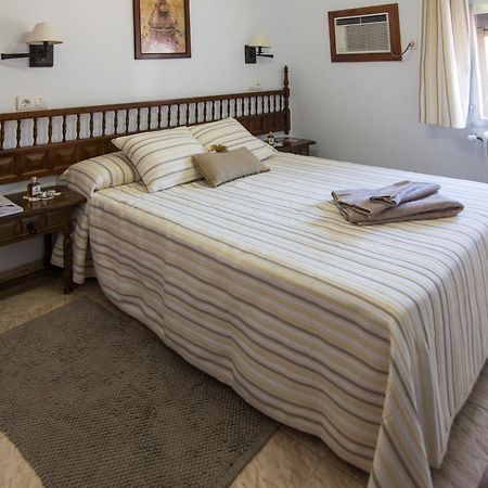 Hostal Alba Taruta Guadalupe  Camera foto