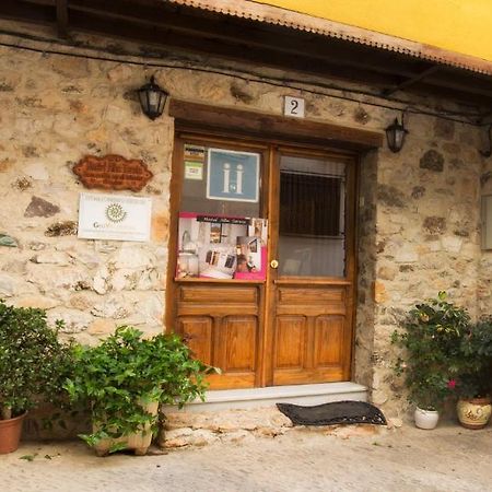 Hostal Alba Taruta Guadalupe  Esterno foto