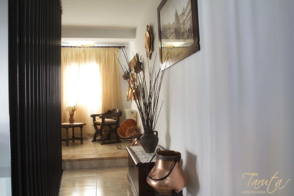 Hostal Alba Taruta Guadalupe  Esterno foto