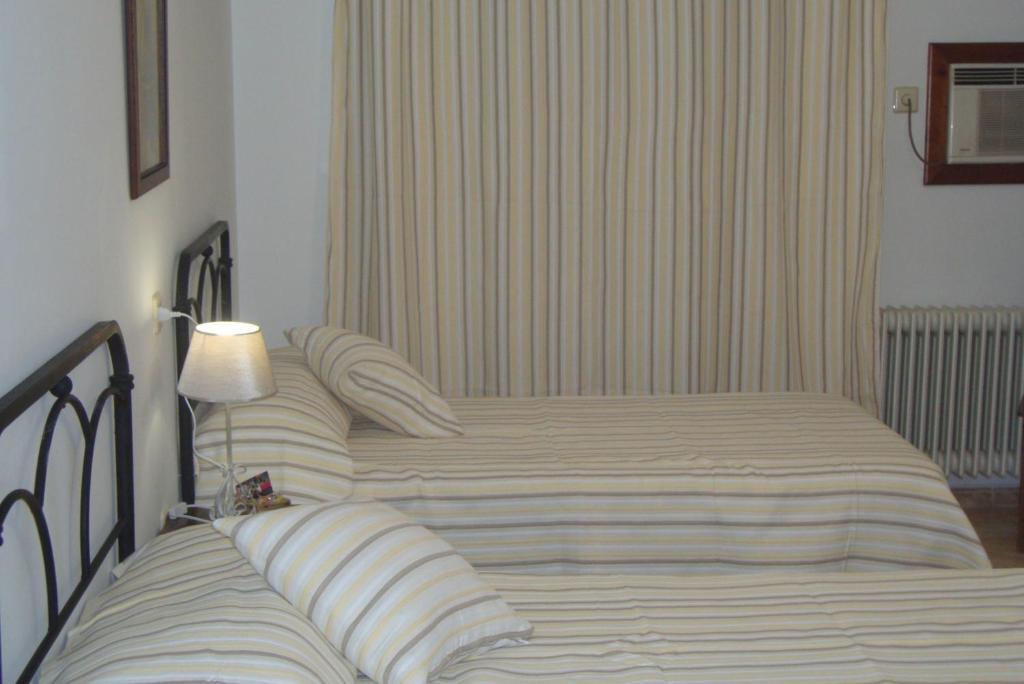 Hostal Alba Taruta Guadalupe  Esterno foto