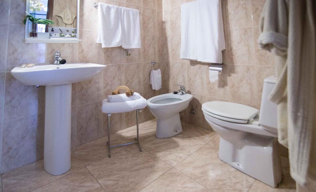 Hostal Alba Taruta Guadalupe  Esterno foto