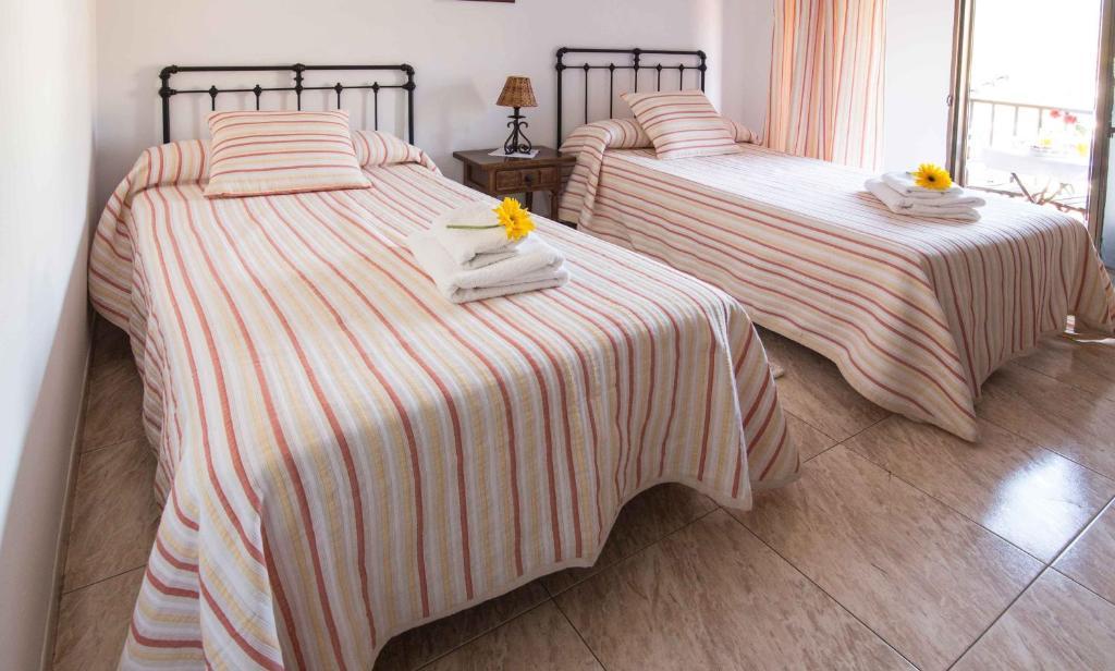 Hostal Alba Taruta Guadalupe  Esterno foto