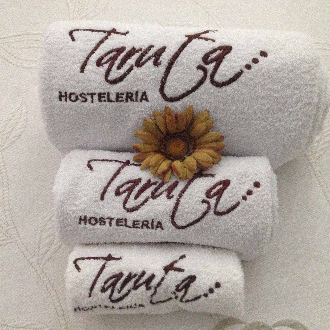 Hostal Alba Taruta Guadalupe  Esterno foto